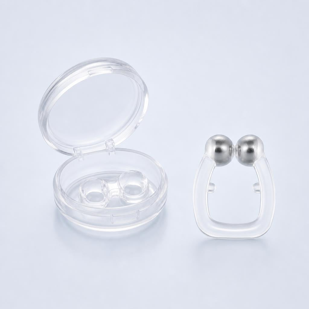 Clip nasal antirronquidos junto a su estuche de viaje transparente